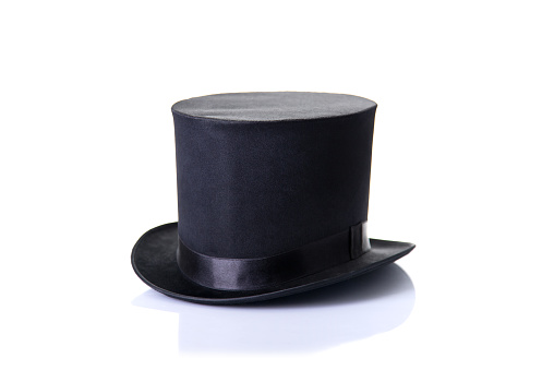 Negro sombrero clásico, aislado sobre fondo blanco photo