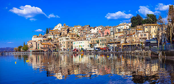 anguillara sabazia, italia. - bracciano fotografías e imágenes de stock