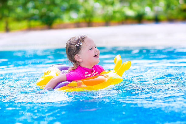bambina in piscina - inflatable ring foto e immagini stock
