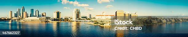 Photo libre de droit de De Tampa banque d'images et plus d'images libres de droit de Coucher de soleil - Coucher de soleil, Eau, Etalement urbain