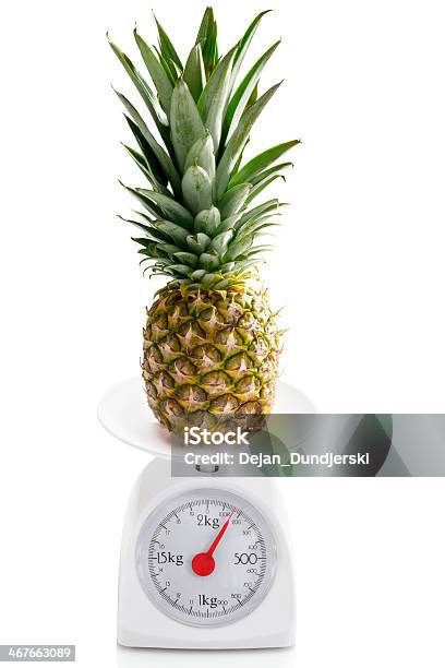 Gesundes Speisen Auf Balancewaage Stockfoto und mehr Bilder von Abnehmen - Abnehmen, Ananas, Ausrüstung und Geräte