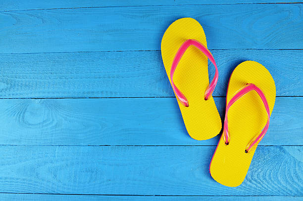 flip flops gelb - spring break stock-fotos und bilder