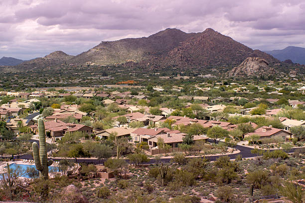 フェニックス、スコッツデール砂漠のコミュニティー - phoenix arizona city road ストックフォトと画像