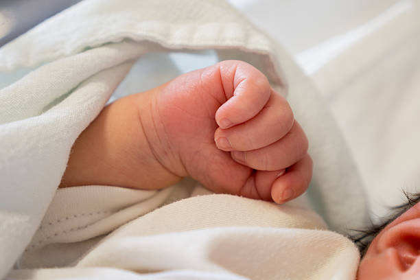 istock Baby hand cloes-up 467690228