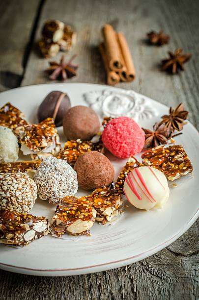 сhocolate cukierki z turron sztuk - italian culture chocolate candy chocolate truffle zdjęcia i obrazy z banku zdjęć