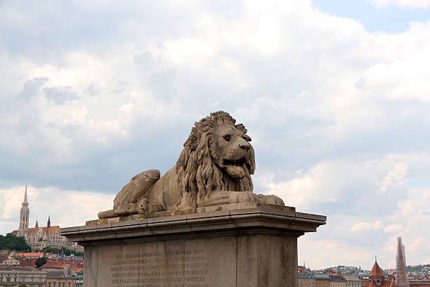istock Lion and the City 467698484
