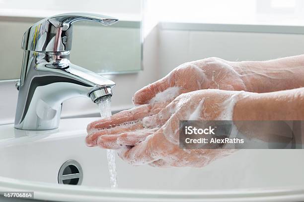 Lavarsi Le Mani - Fotografie stock e altre immagini di Lavarsi le mani - Lavarsi le mani, Lavare, Igiene