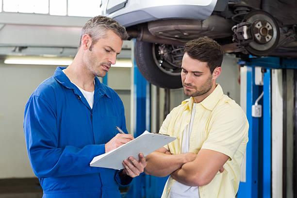 istock Customer listening to his mechanic 467709796