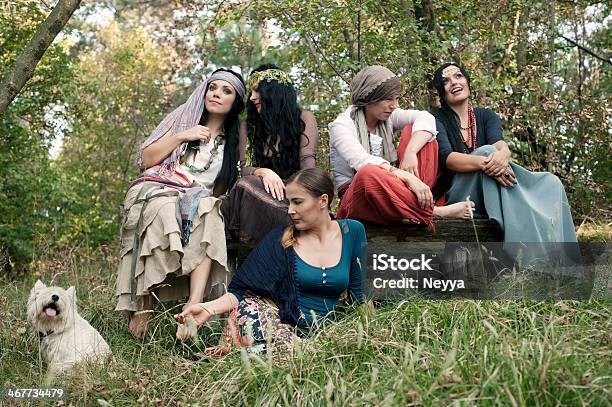 Gruppe Von Fröhlich Bohemian Gypsy Damen Stockfoto und mehr Bilder von Boho-Stil - Boho-Stil, Dekolleté, Domestizierte Tiere