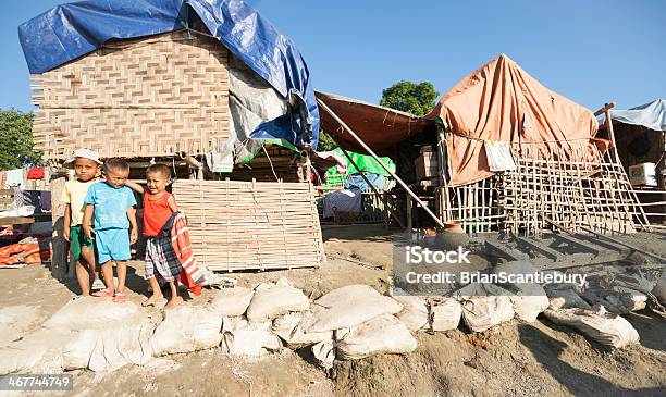 Foto de A Vida No Rio Irrawaddy Mianmar e mais fotos de stock de Adversidade - Adversidade, Asiático e indiano, Assistência ao Bem-estar