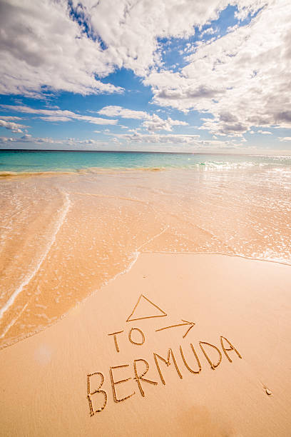¿viaja a bermuda playa perfecta - triángulo de las bermudas fotografías e imágenes de stock