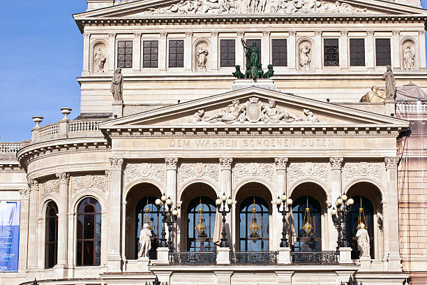 słynne opera house w frankfurcie - opera house semper opera house statue theaterplatz zdjęcia i obrazy z banku zdjęć