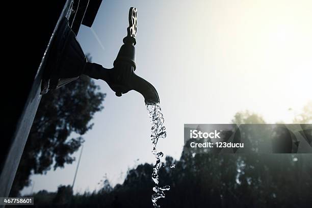 Wasserhahn Im Freien Stockfoto und mehr Bilder von Entsalzungsanlage - Entsalzungsanlage, Wasser, Sauber