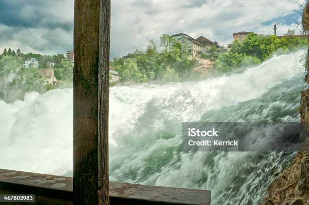 Wasser Den Rheinfall Von Schaffhausen Stockfoto und mehr Bilder von Balkon - Balkon, Rheinfall von Schaffhausen, Brandung