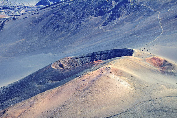 ka luu oka oo krater - haleakala national park maui nature volcano stock-fotos und bilder