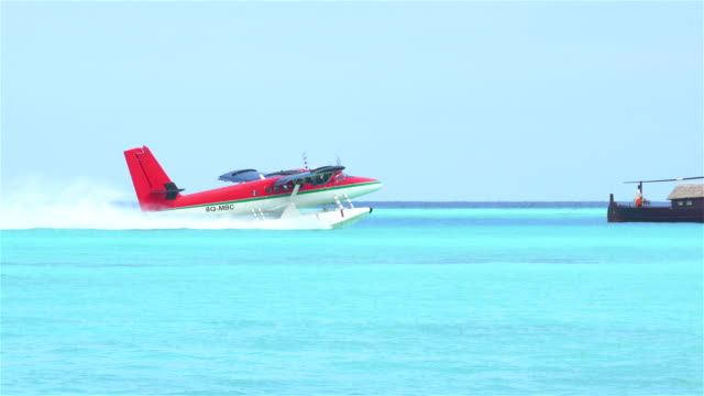 Waterplane taking off
