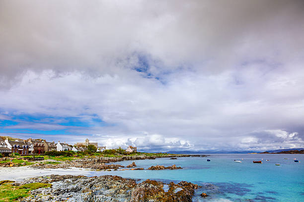 красивом побережье иона, шотландия - iona стоковые фото и изображения