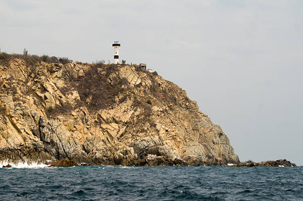 bahías de huatulco. lighthouse. punta de santa cruz - commercial dock pier reef rock fotografías e imágenes de stock