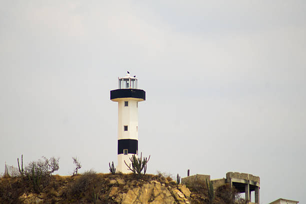 la casa bahías de huatulco. lighthouse. punta de santa cruz - commercial dock pier reef rock fotografías e imágenes de stock