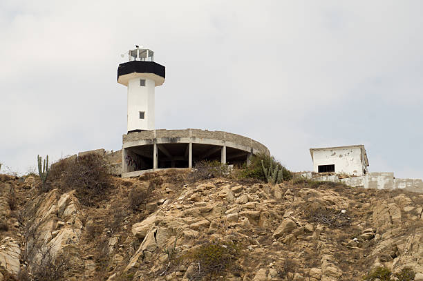 la casa bahías de huatulco. lighthouse. punta de santa cruz - commercial dock pier reef rock fotografías e imágenes de stock