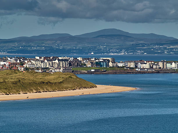 portrush, irlande du nord - portrush photos et images de collection