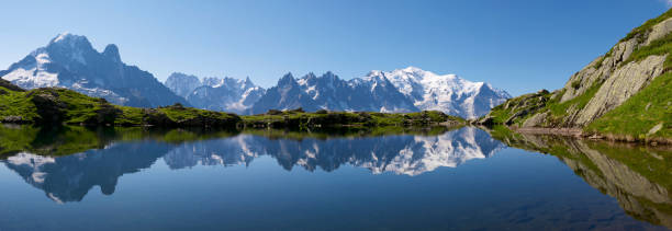 mont blanc - european alps europe high up lake - fotografias e filmes do acervo