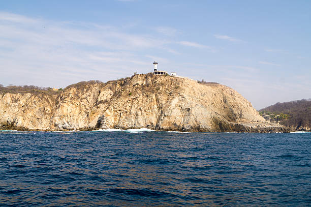 bahías de huatulco. lighthouse. punta de santa cruz - commercial dock pier reef rock fotografías e imágenes de stock