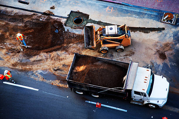 trabalhos de construção na estrada de san diego - editorial land vehicle construction equipment built structure imagens e fotografias de stock