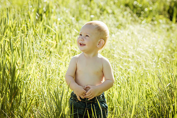 istock little boy on the lawn, 467881676