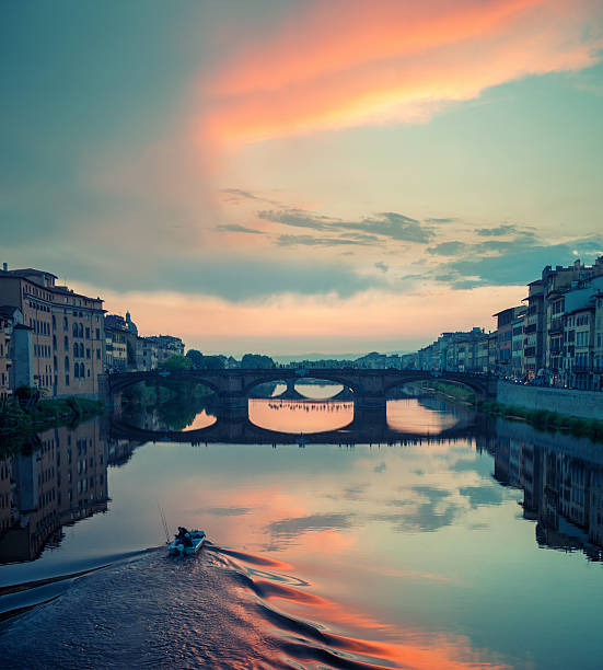 мост во флоренции - europe sunlight river sun стоковые фото и изображения