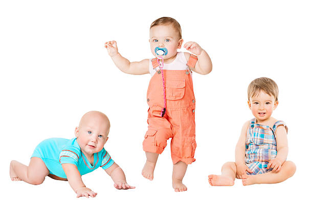 niños activa el crecimiento de los niños, retrato, poco de actividad bebé rastreo de estar - 6 11 meses fotografías e imágenes de stock