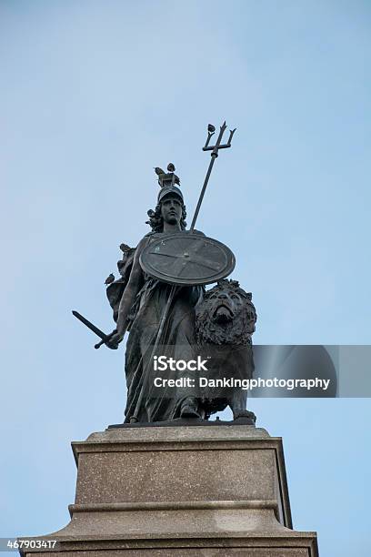 Monumento En Plymouth Hoe Foto de stock y más banco de imágenes de Azada - Azada, Cielo, Color negro