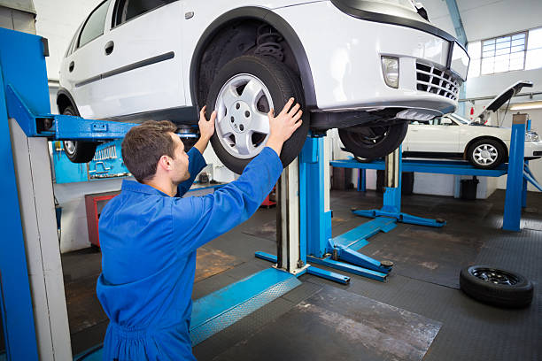 istock Mechanic adjusting the tire wheel 467919430