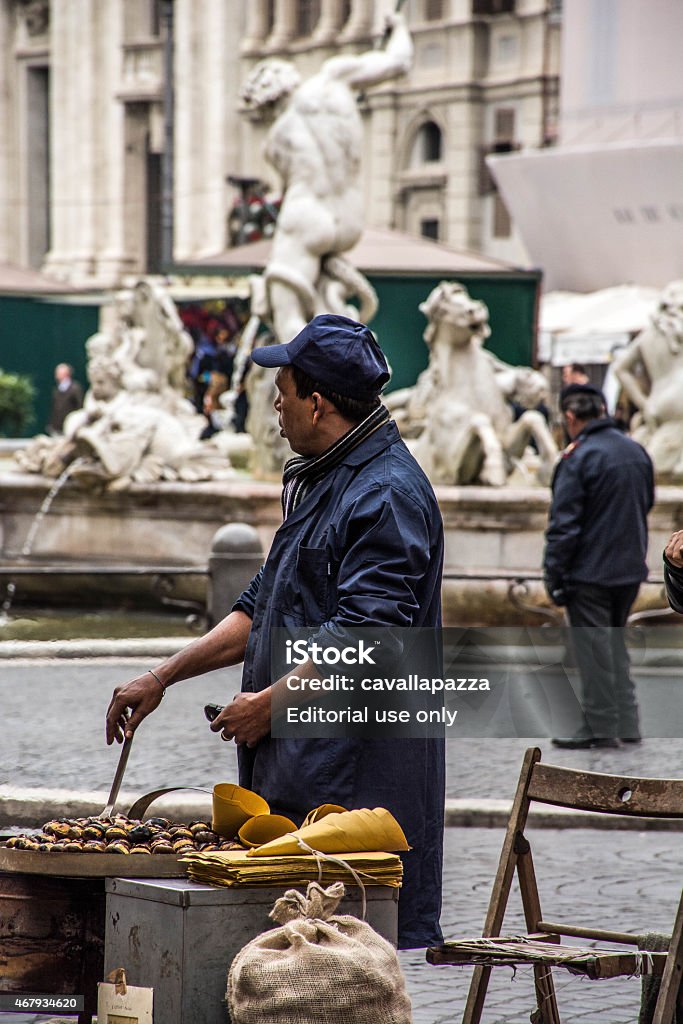 Rome, roasted chestnut seller in Piazza Navona - Royaltyfri Jul Bildbanksbilder