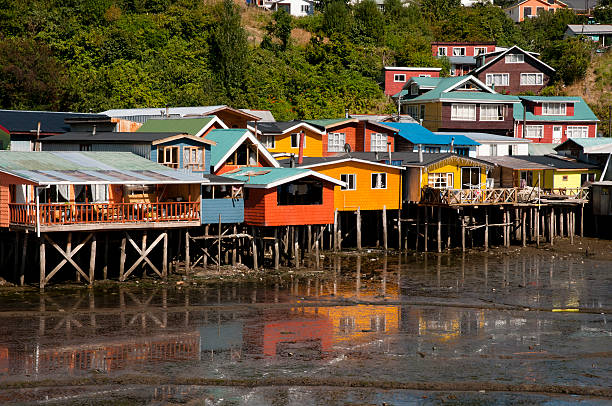 istock Multicolored houses over water in Castro, Chile 467958982