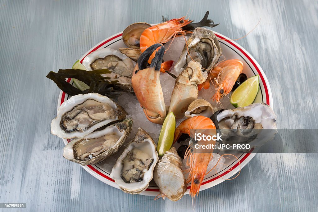 Plato de pescados y mariscos - Foto de stock de 2015 libre de derechos