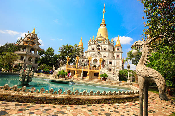 buu largo pagoda en ho chi minh city, vietnam - burmese culture fotografías e imágenes de stock