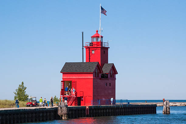 歴史的なビッグレッド灯台ミシガン州ホランド - travel destinations lake michigan freshwater standing water ストックフォトと画像