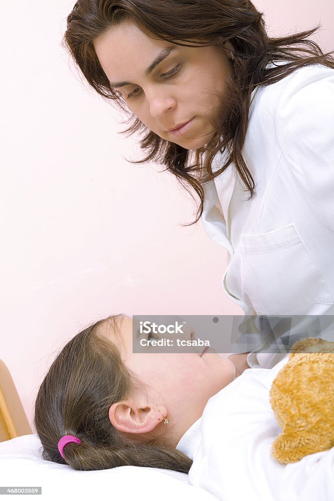 Exames médico Pediátrico rapariga - Royalty-free 30-39 Anos Foto de stock
