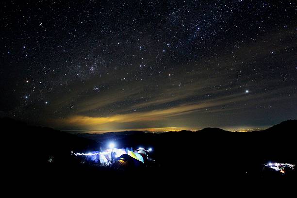 estrelas no céu - mountain climbing flash - fotografias e filmes do acervo