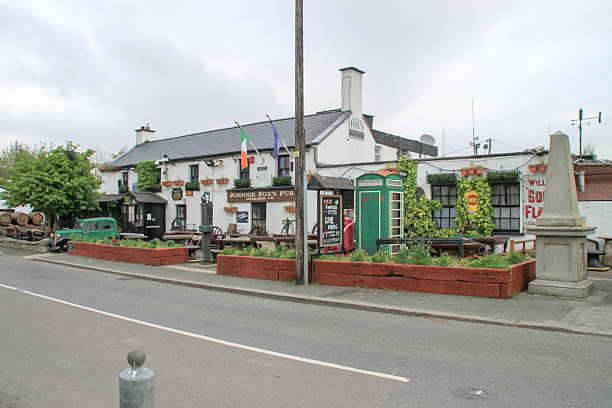 glencullen, irland - irish culture music guinness pub stock-fotos und bilder