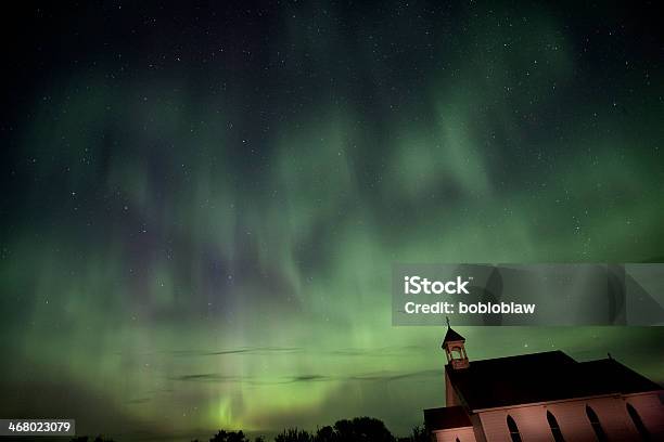 Ночной Снимок Northern Lights Стране Церковь — стоковые фотографии и другие картинки Саскачеван - Саскачеван, Север, Астрономия