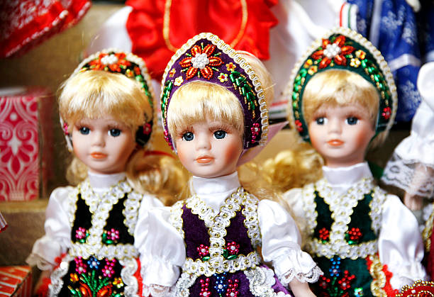 istock Toy dolls in authentic hungarian folk costumes 468051584