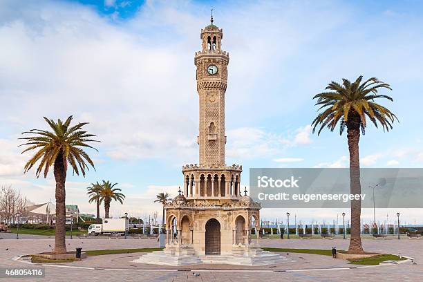 Foto de Vazio Konak Vista Para A Histórica Praça Da Torre Do Relógio Izmir e mais fotos de stock de Izmir