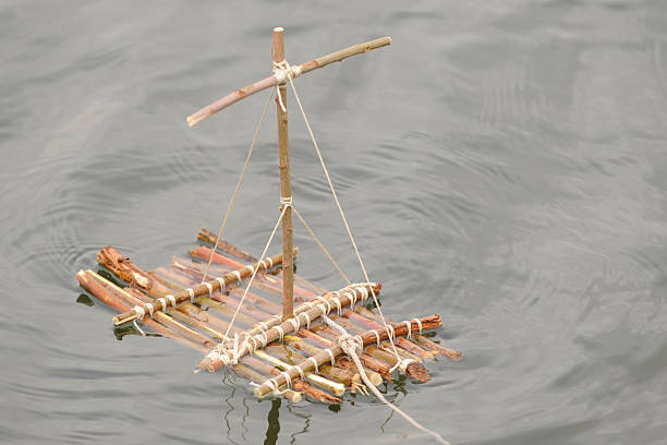 bote selfmade de madeira - wooden raft - fotografias e filmes do acervo