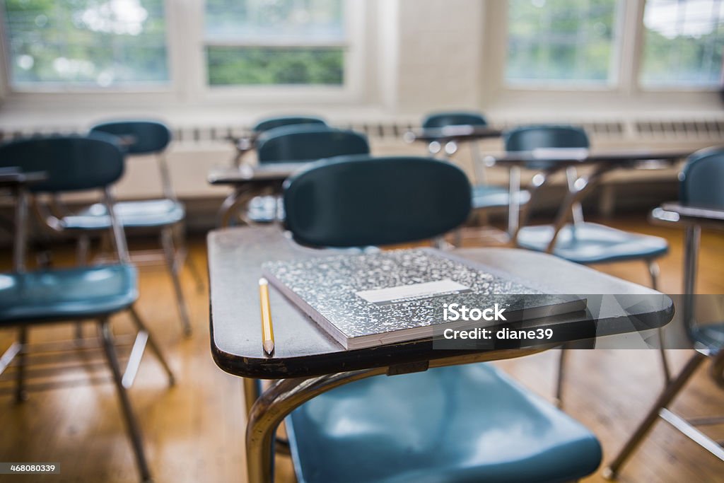 Schreibtisch in einem Klassenzimmer-Schule - Lizenzfrei Klassenzimmer Stock-Foto