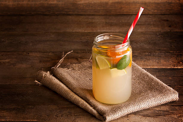 cocktail estivo - ginger drink alcohol drinking straw foto e immagini stock