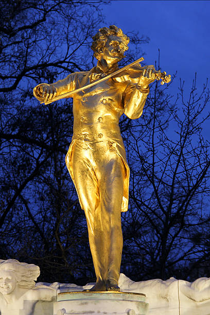 estátua de johann strauss, viena - vienna austria statue johann strauss statue - fotografias e filmes do acervo