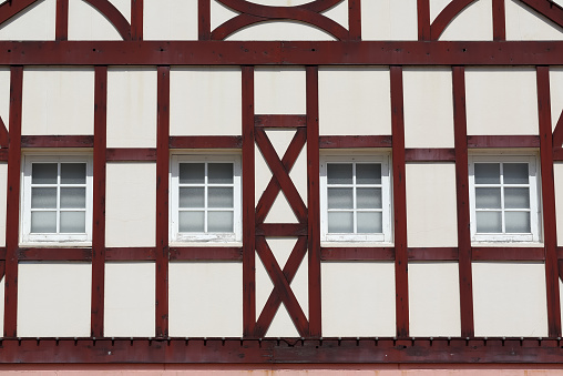 detail of pattern building created by the wooden beams
