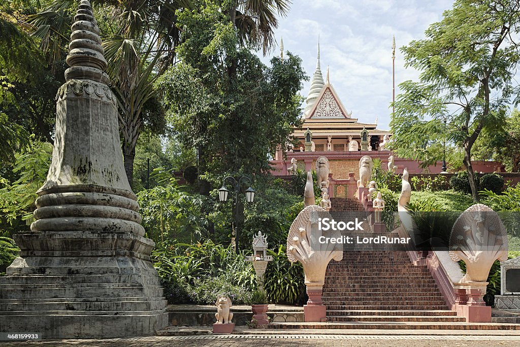 Wat Phnom temple Wat Phnom, a buddhist temple in central Phnom Penh built in 1373. Phnom Penh Stock Photo